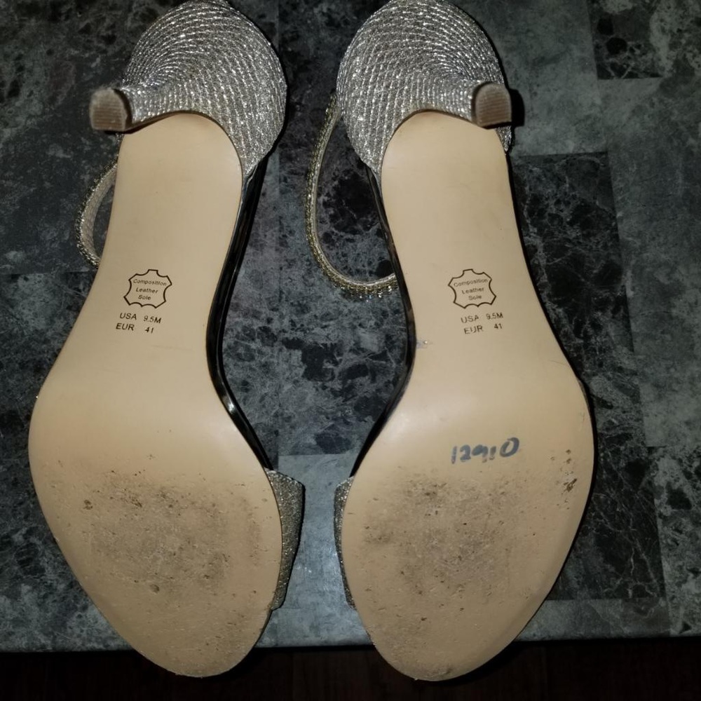 Heels - Picture 3 of 4